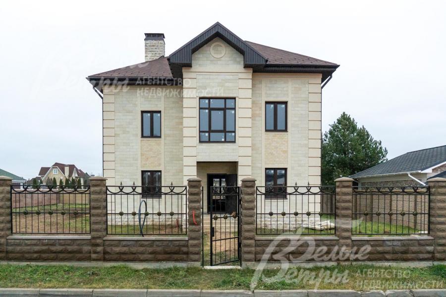 Новый кирпичный дом в современном стиле с элементами классики, построен по высоким строительным стандартам