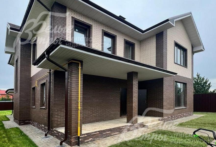 Дом со свободной планировкой 250 кв.м. в коттеджном поселке 