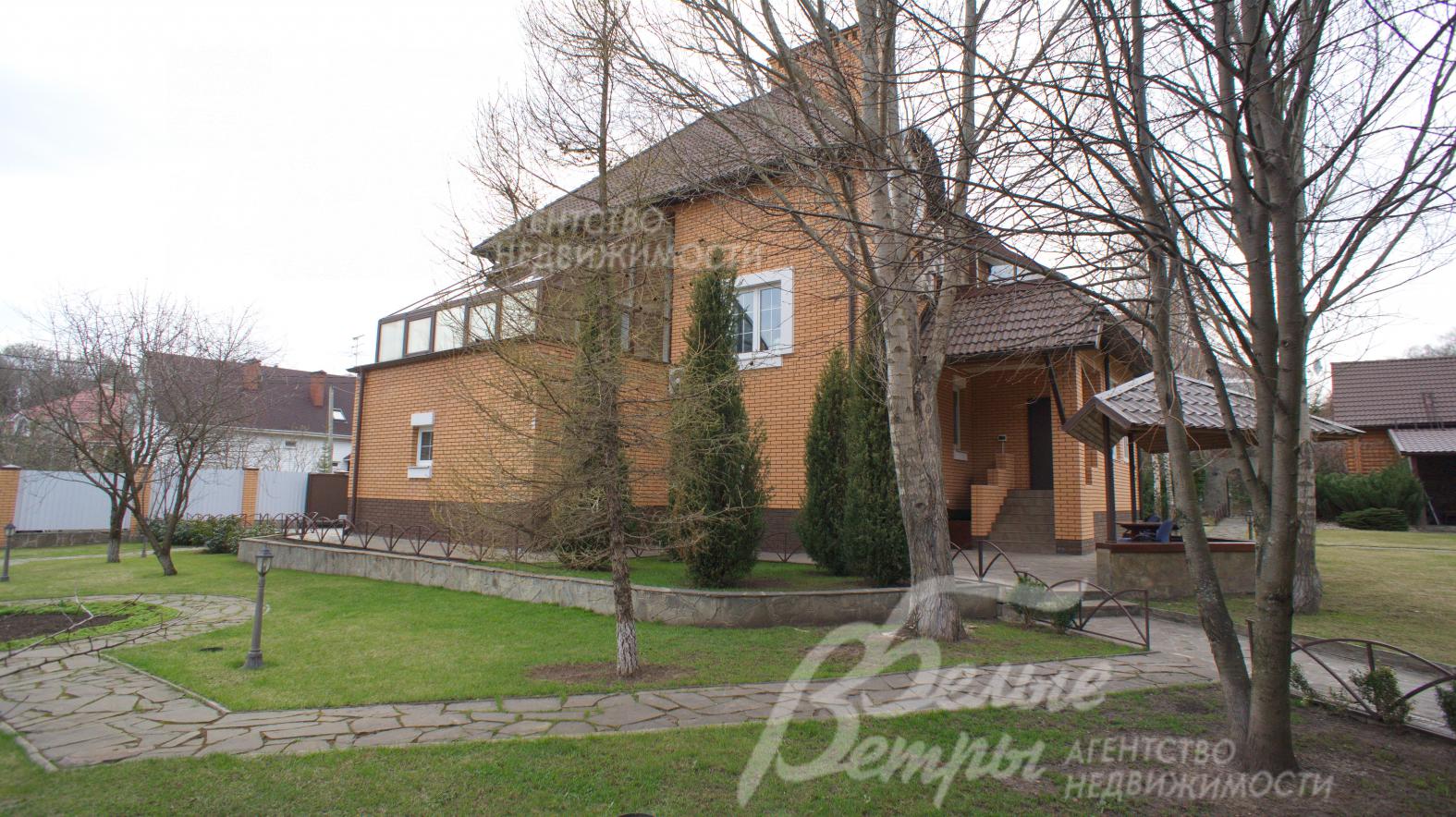 Организованы дорожки и вечернее освещение