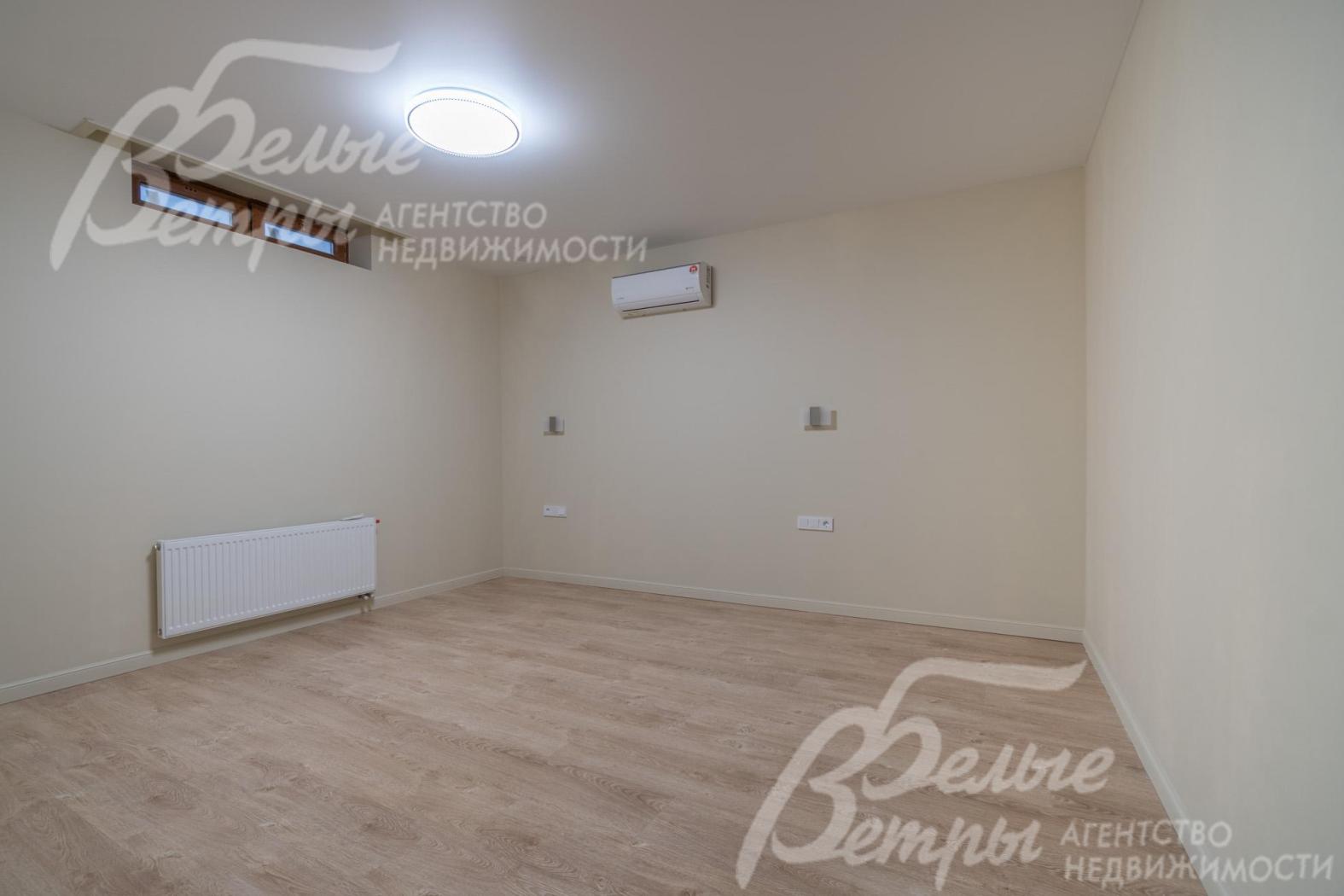 Спальня в цокольном этаже