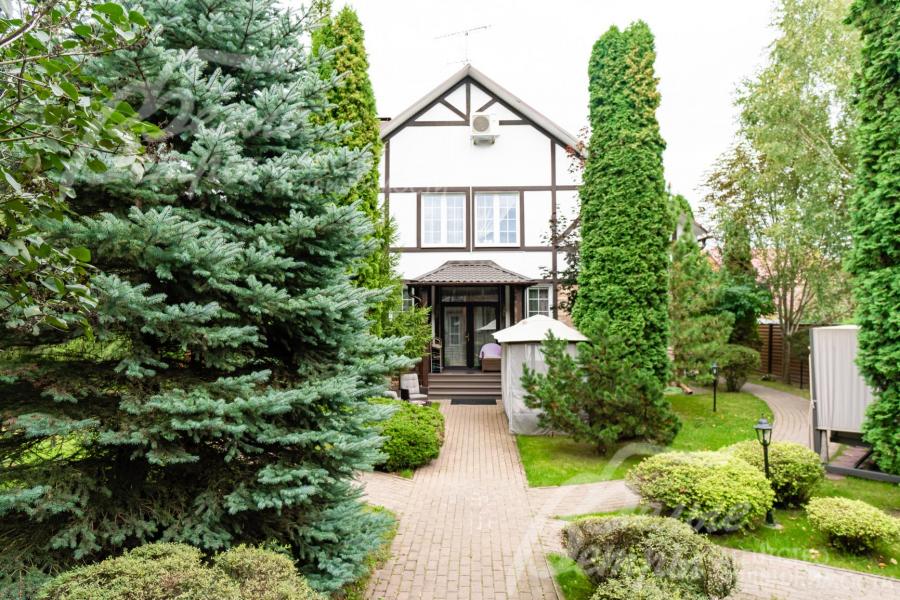 Дом 342 кв.м на участке 9.6 соток в коттеджном поселке Южное