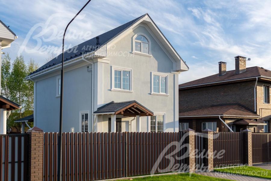 Дом 200 кв.м на участке 4.5 соток в КП Зеленые холмы