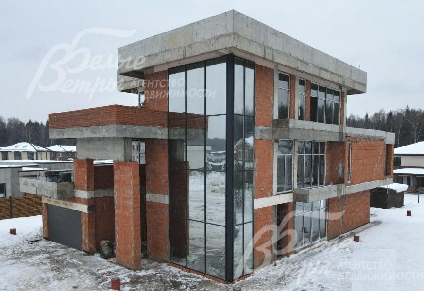 Современный дом под отделку площадью 680 кв.м в стиле Райта.