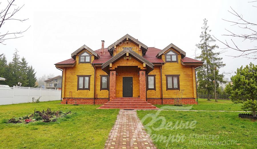 Меблированный коттедж из клееного бруса с общей площадью строений 350 кв.м в г.Троицке