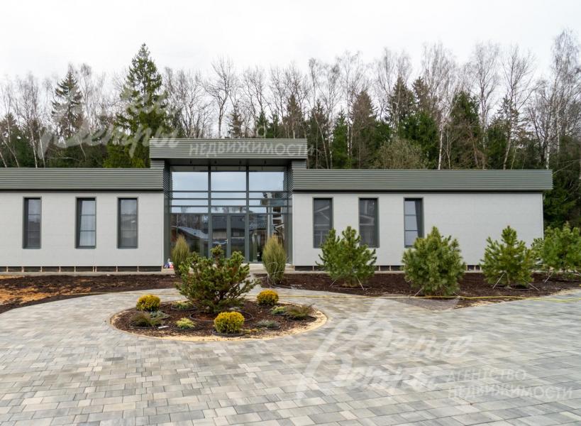 Стильный современный одноэтажный дом, построенный по индивидуальному проекту