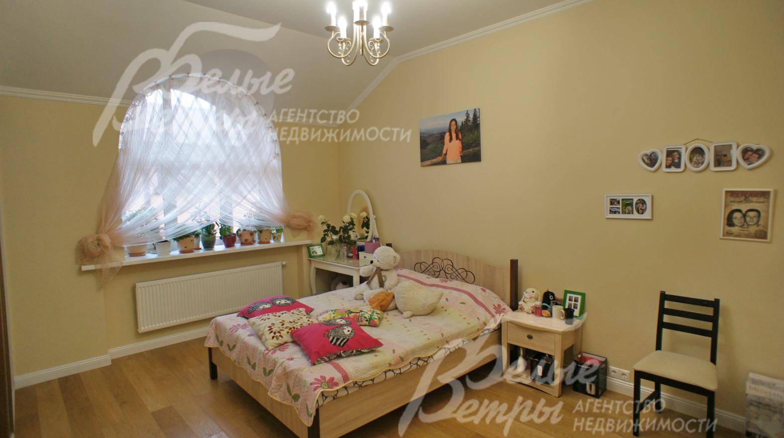 На 3 - м  этаже две спальни 9 кв.м и 12 кв.м