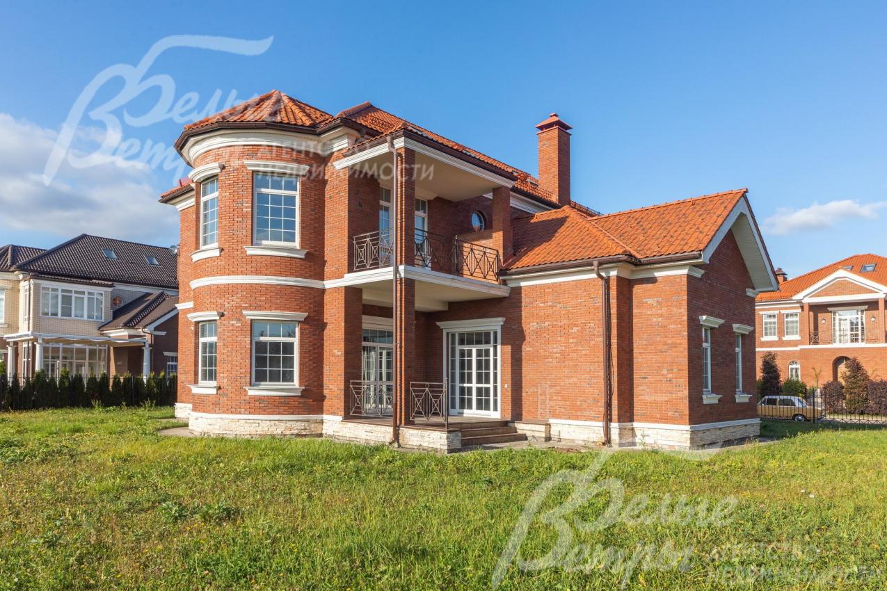 Дом под ключ площадью 350 кв.м на участке 15 соток в обжитом коттеджном поселке Праймвиль