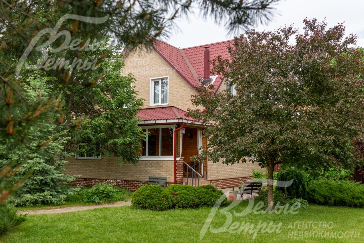 Качественно построенный, комфортный дом с классической отделкой, укомплектованный мебелью и техникой