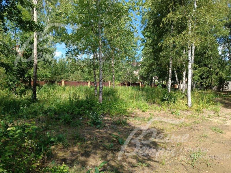 Ровный участок 20 соток в строго охраняемом поселке 