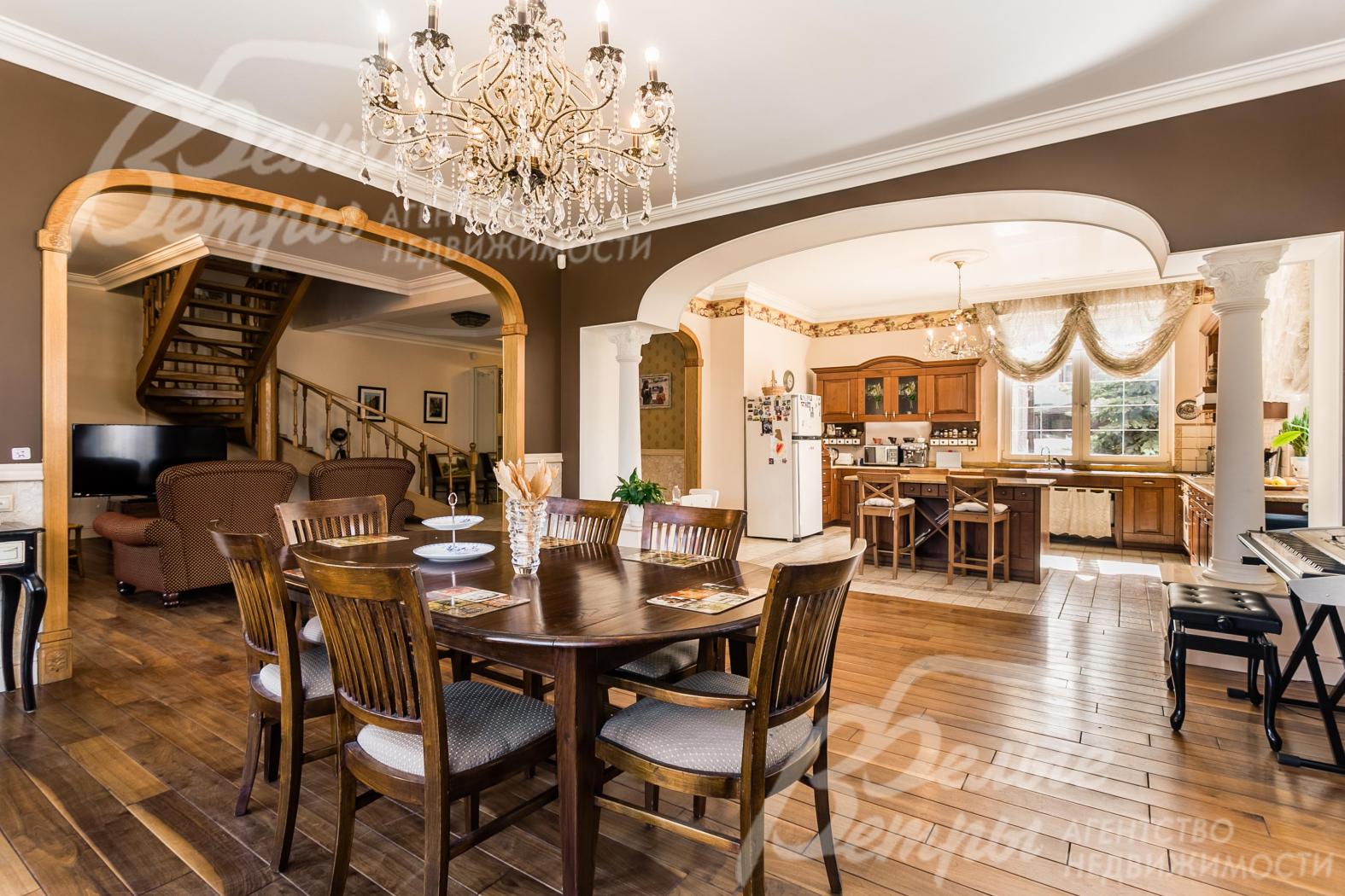 Меблированный таунхаус 440 кв.м на приусадебном участке 12 соток