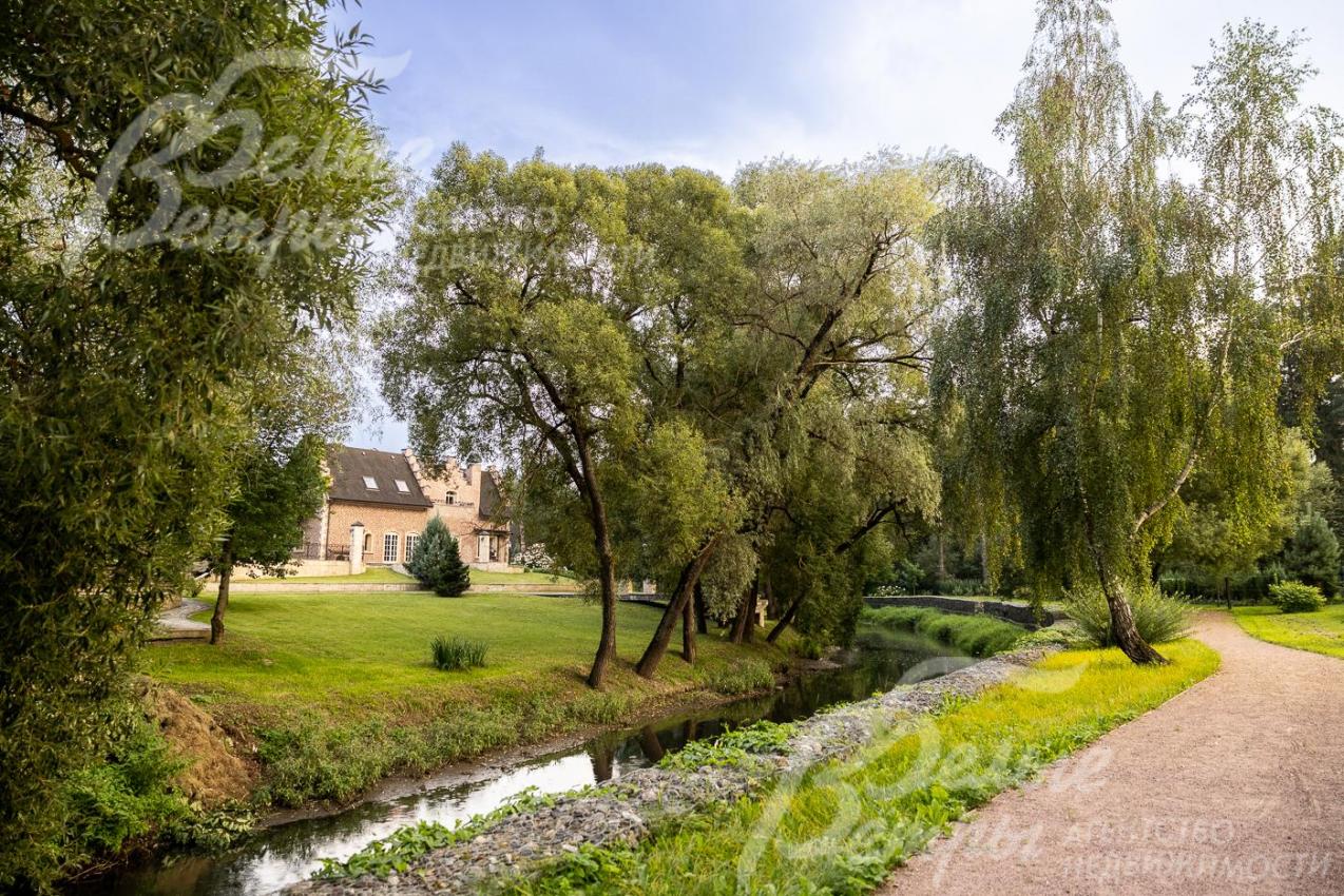 5 км прогулочных зон вдоль набережной в поселке Усадьба Бергов