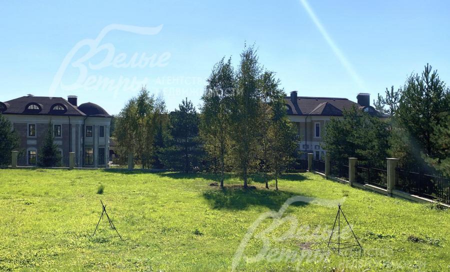 Участок 25.38 соток в застроенном коттеджном поселке Идиллия