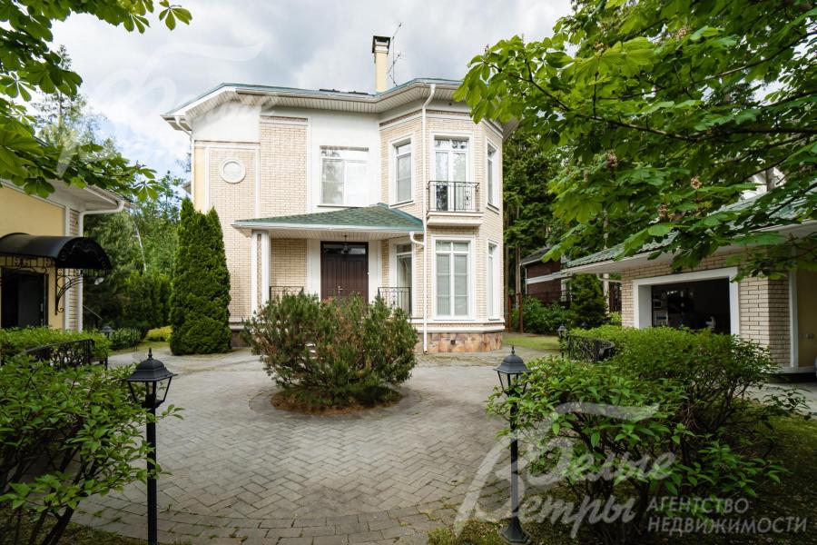 Комплекс строений общей площадью 600 кв.м в обжитом коттеджном поселке ВИК