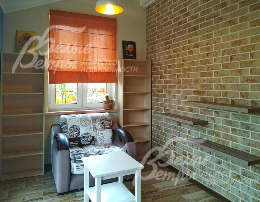 Помещение свободного назначения с выходом на участок