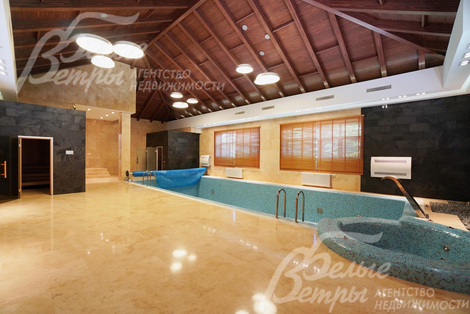 Переливной бассейн 12х4,7 м (глубиной 1,4-2 м) с противотоком, зоной гидромассажа, водопадом и подсветкой