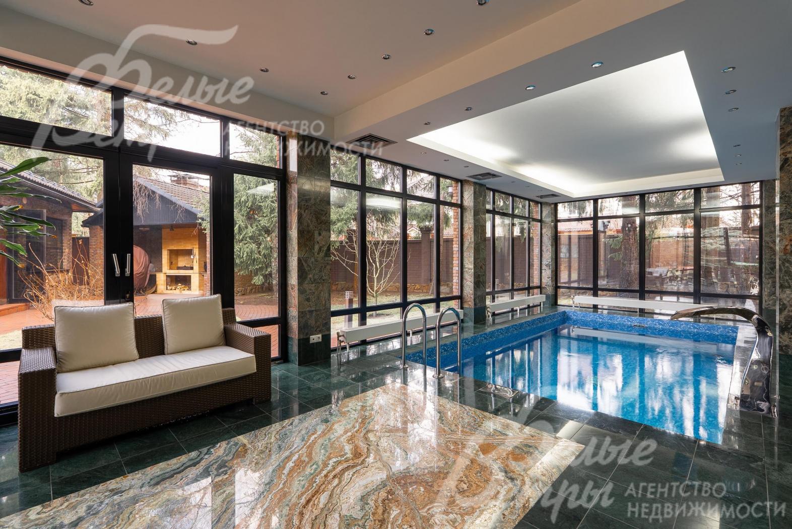 Бассейн с противотоком в СПА-комплексе