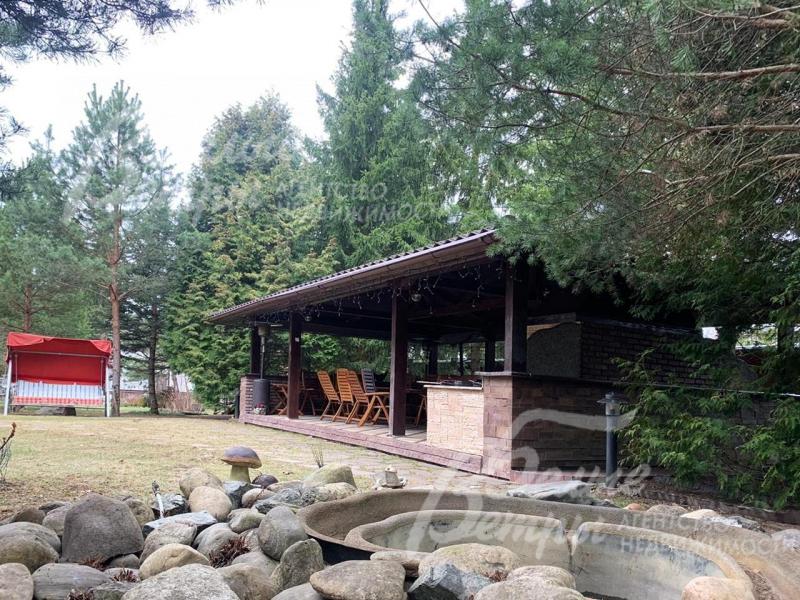 Лесной участок с дополнительными строениями