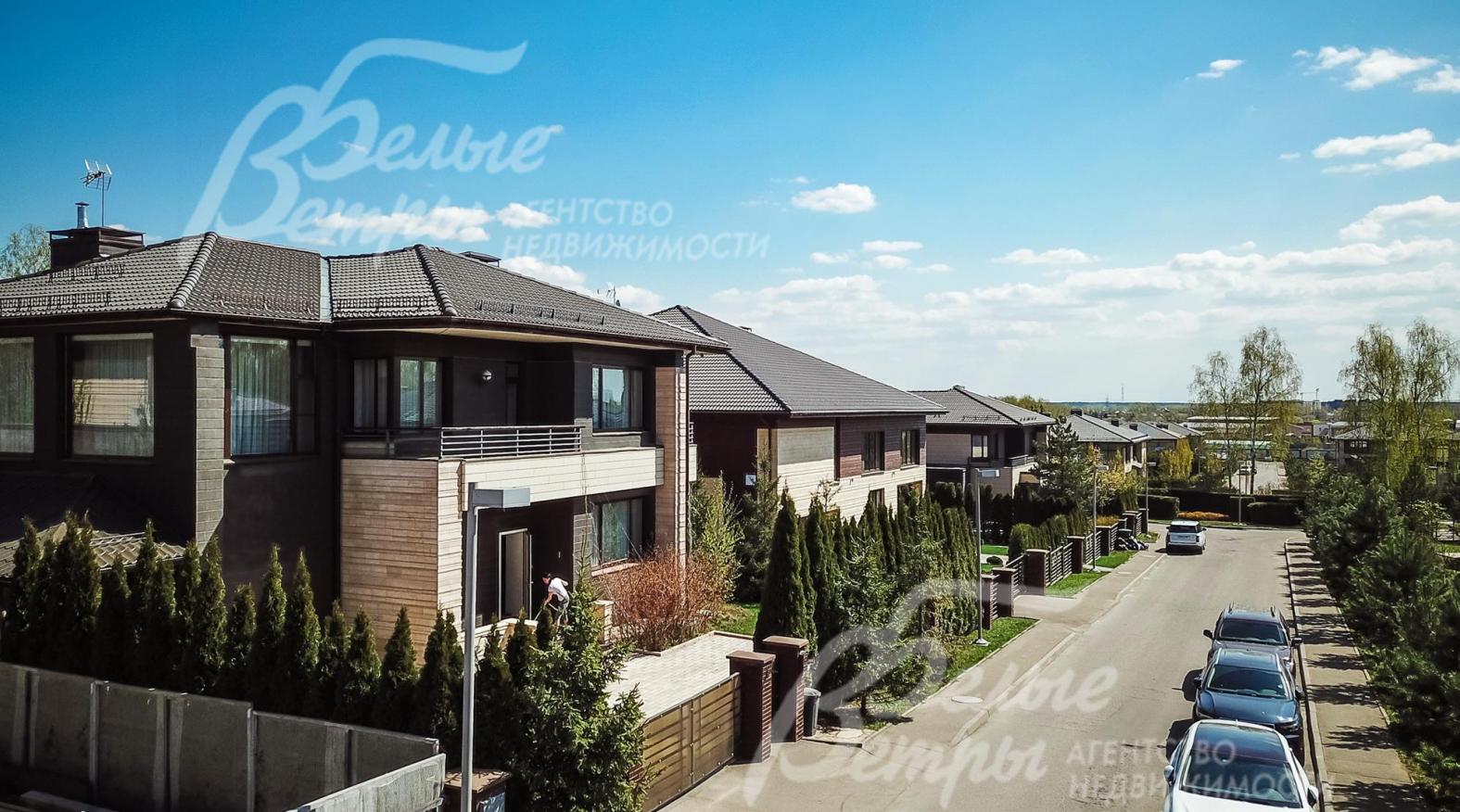 Широкие улицы и тротуары.