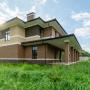 Новый дом с привлекательной эффектной архитектурой в духе Ф. Л. Райта