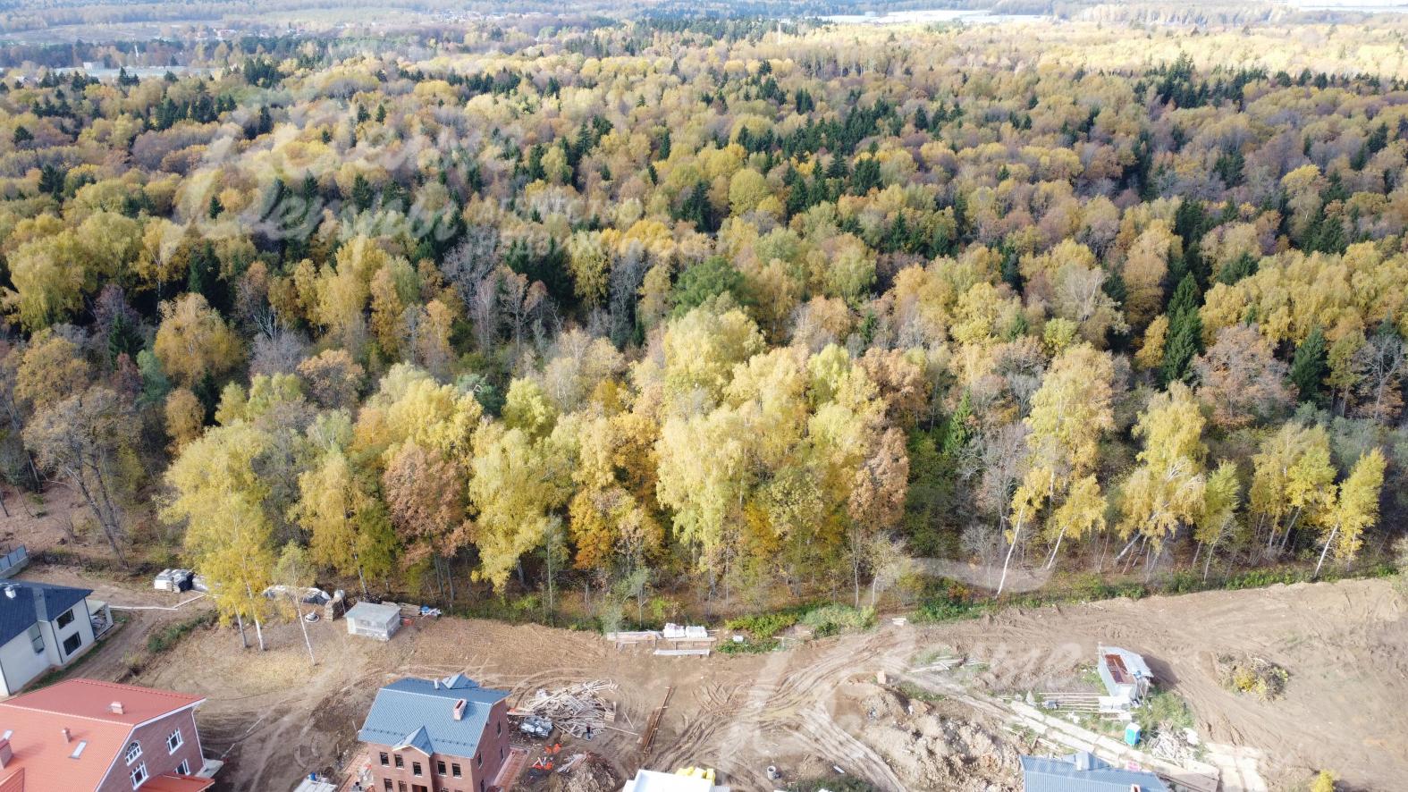 Прилесной участок 8 соток в коттеджном поселке вблизи Москвы