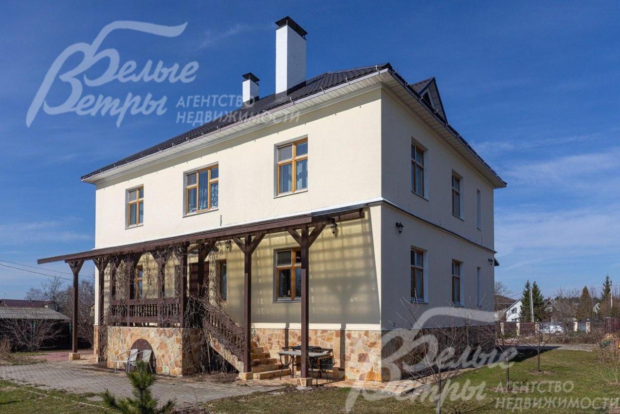 Трехуровневый коттедж 395 кв.м с мебелью на участке 29 соток в Новоглаголево.