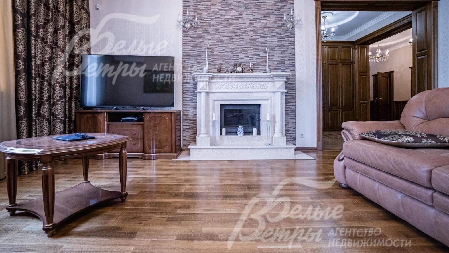 Гостиная с камином 53 кв.м