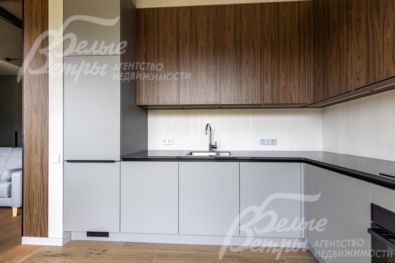 Оборудованный кухонный гарнитур.