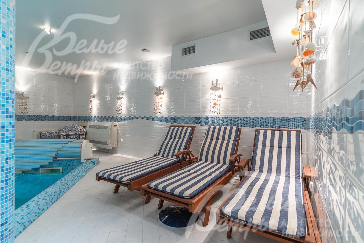 Зона отдыха в бассейне