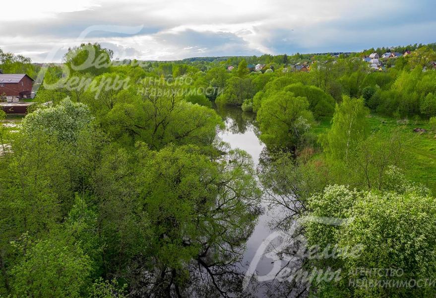 В непосредственной близости река Десна