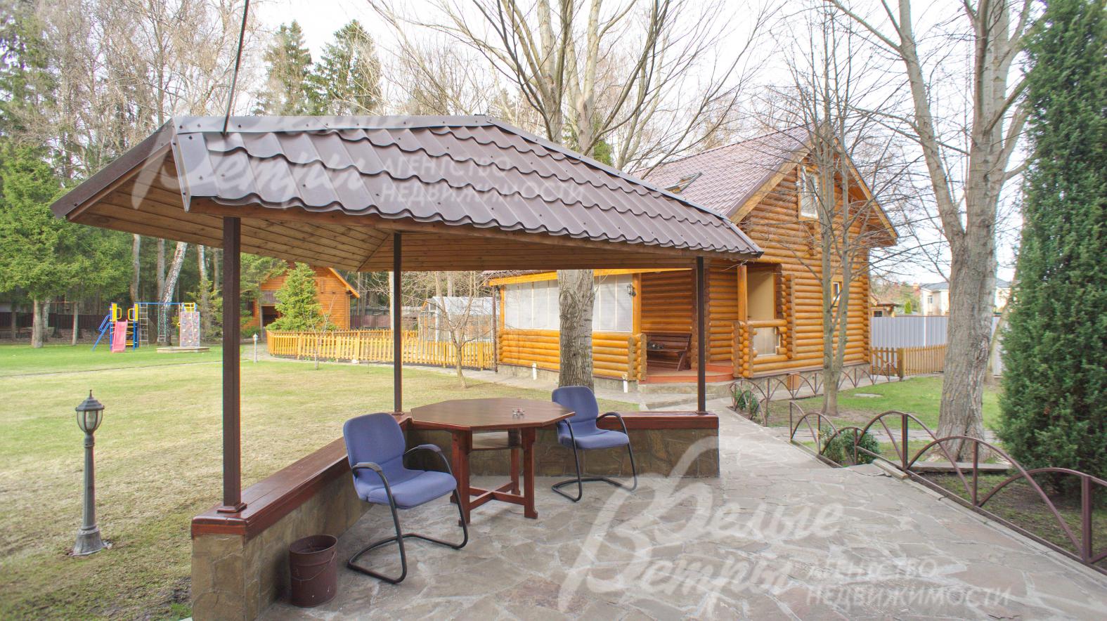 Зона отдыха под навесом