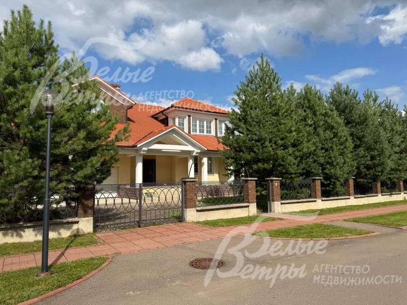 Коттедж площадью 414 кв.м в обжитом коттеджном поселке Величъ