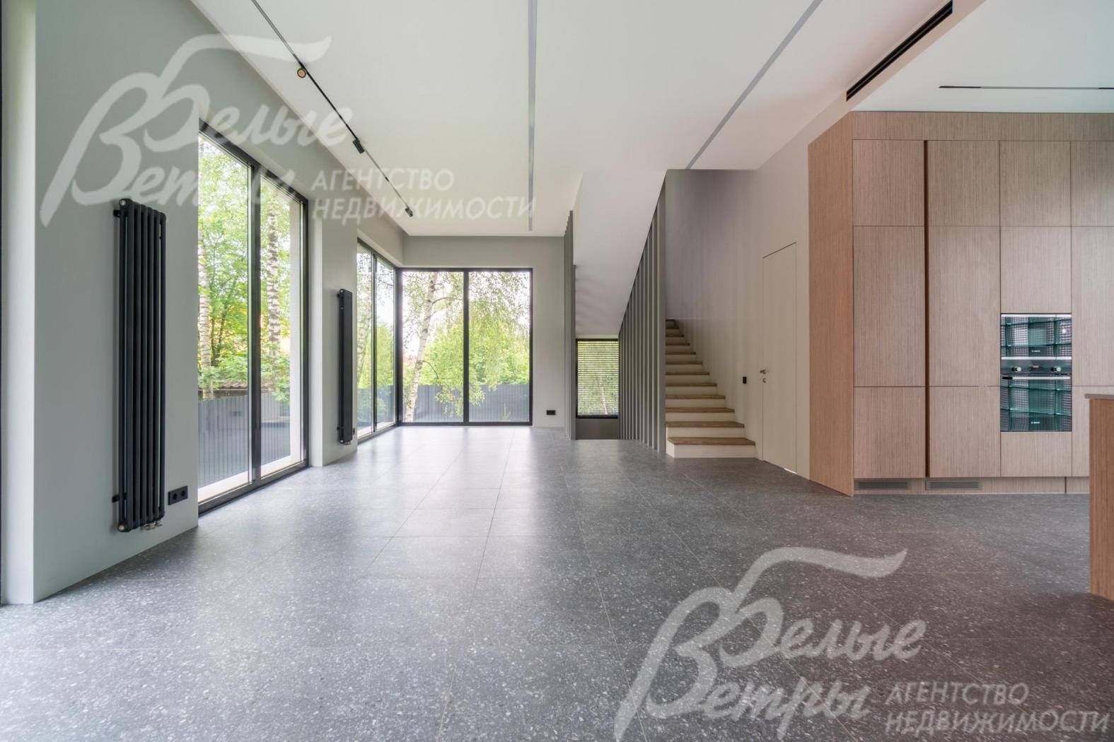 Новый дом с впечатляющей архитектурной концепцией в современном стиле 