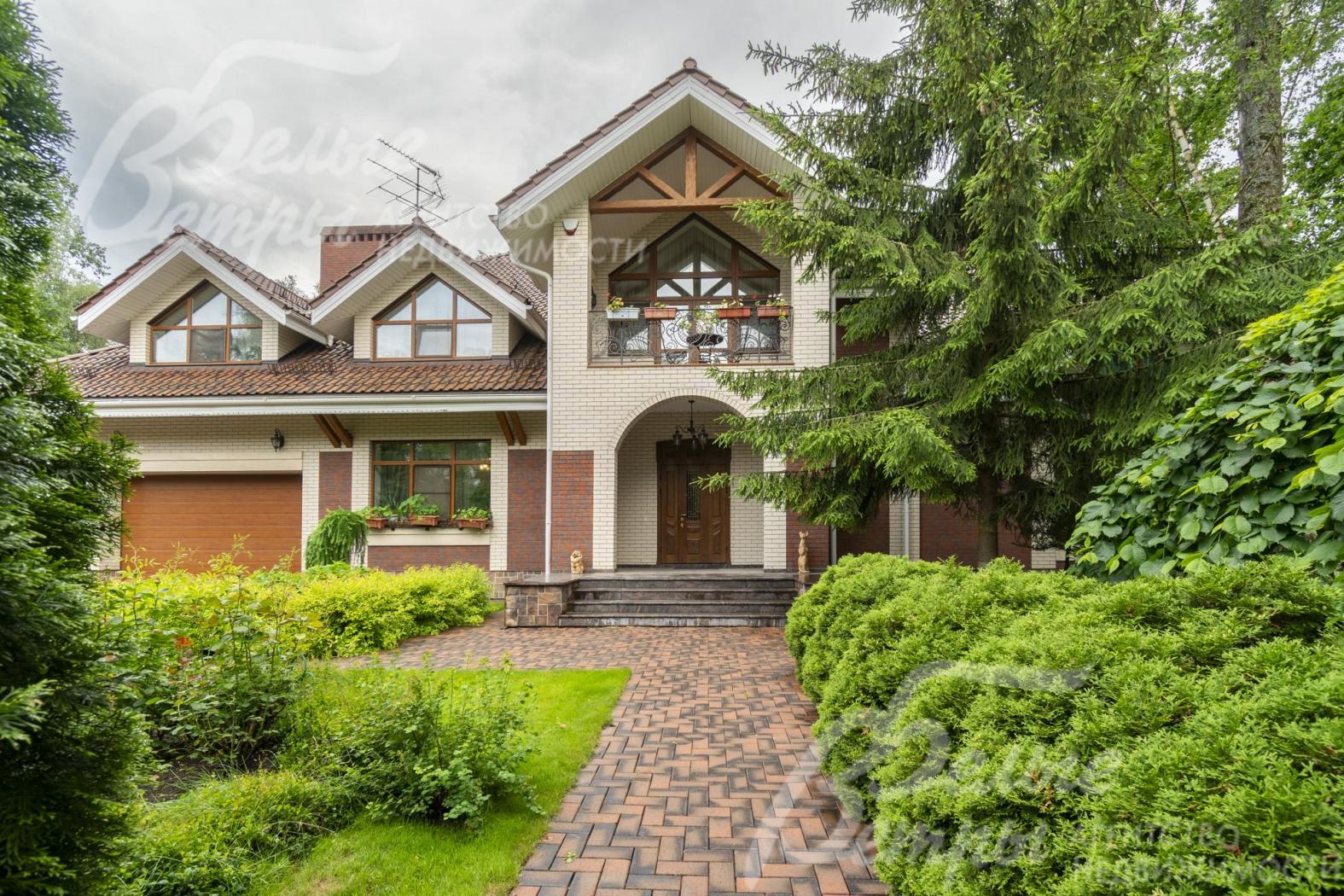 Элитный кирпичный меблированный дом в стиле современного шале