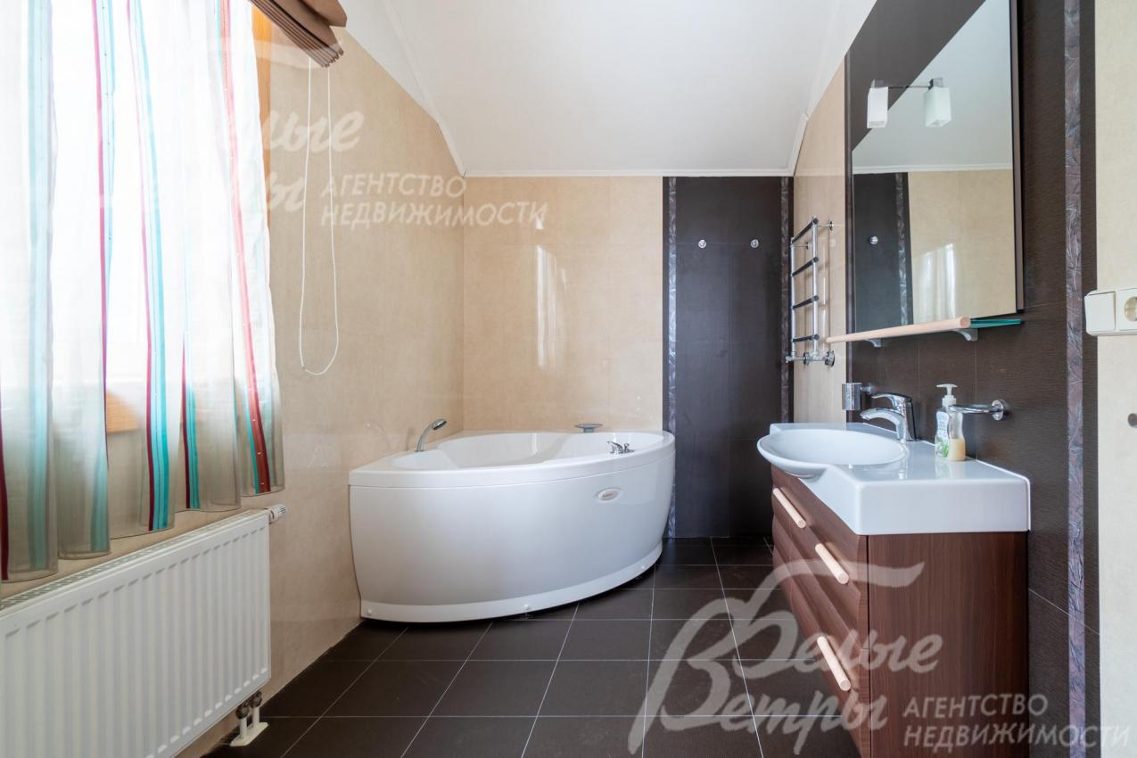 Санузел с ванной в гостевом доме