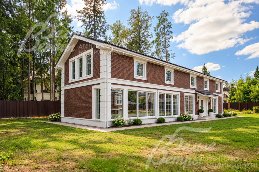 Визуализация. Новый дом под отделку, построенный в стиле классической архитектуры по высоким стандартам строительства из высококачественных материалов