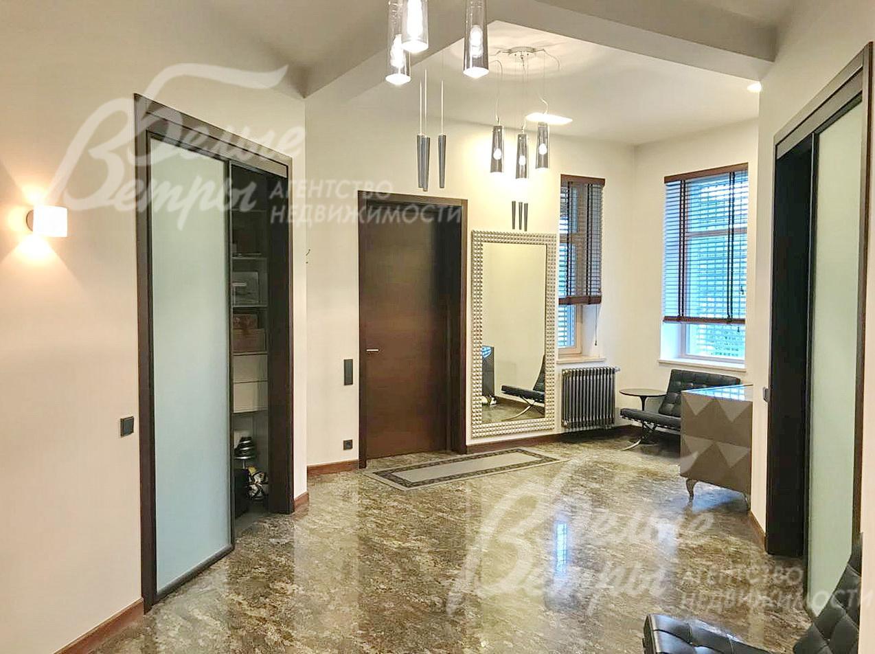 Холл 1-го этажа.