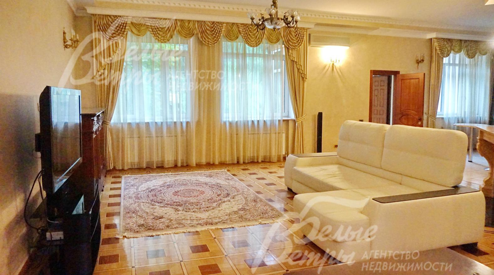 Меблированный таунхаус 360 кв.м в аренду