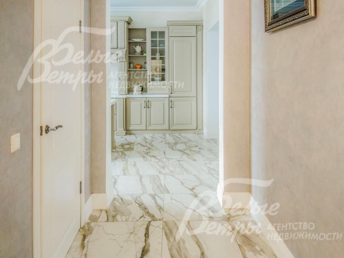 Холл первого этажа