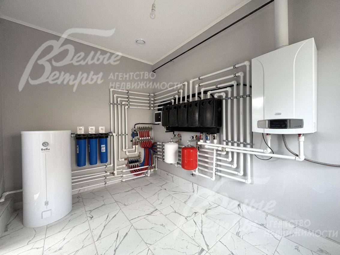 В котельной - котёл Baxi Luna 3 мощностью 31–33 кВт, бойлер косвенного нагрева Ballu объёмом 200 л, также установлена система очистки воды