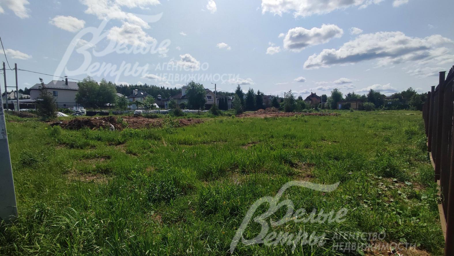 Участок 13 соток в КП "Изумрудная долина" с центральными коммуникациями