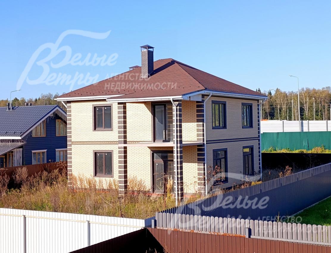 Новый дом с подготовкой к финишной отделке, построен в стиле современной классики