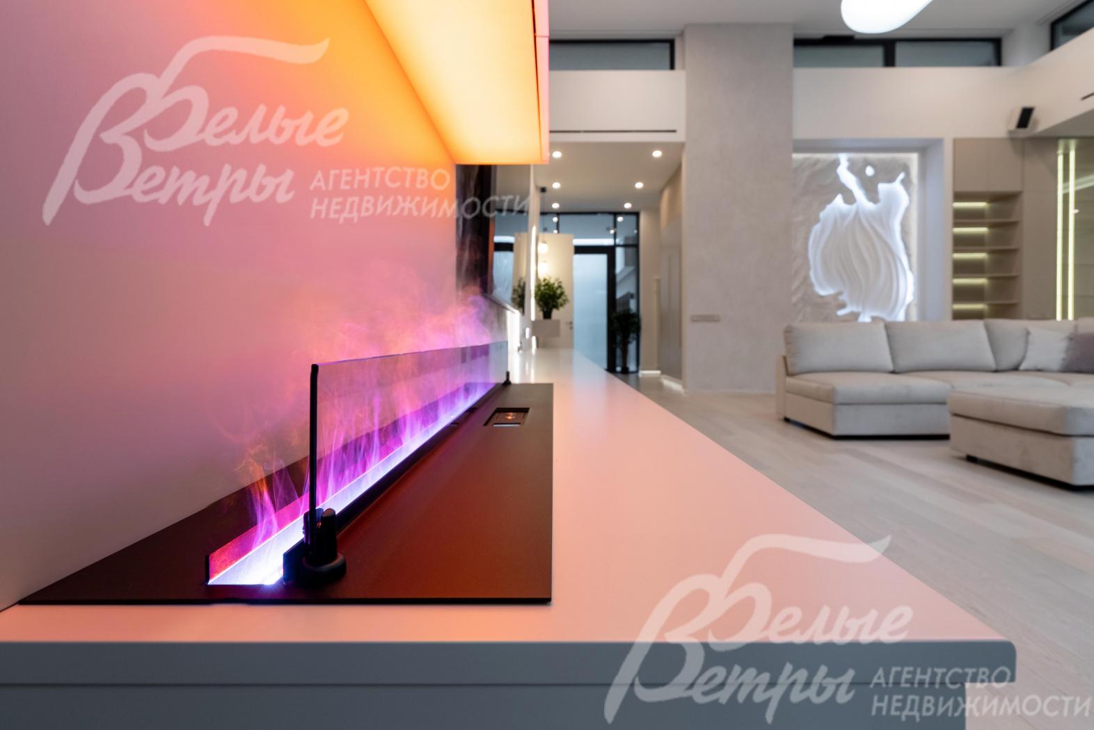 Гостиную украшает стильный биокамин с линейным порталом