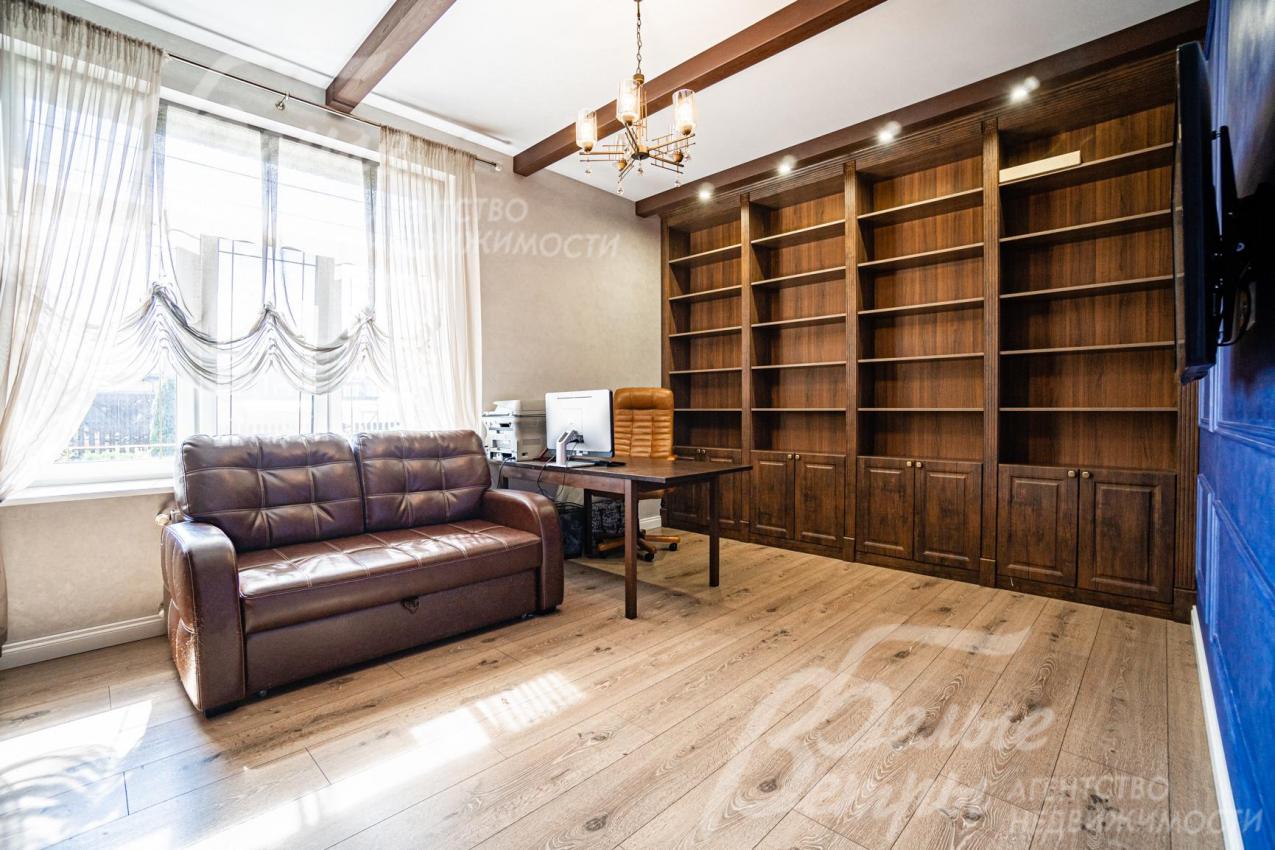 Кабинет 18.3 кв.м на первом этаже