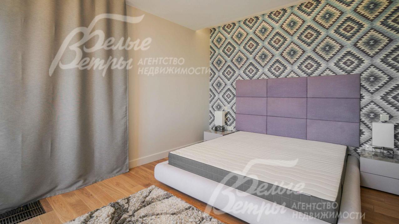 Главная спальня 22 кв.м с выходом на балкон 11 кв.м