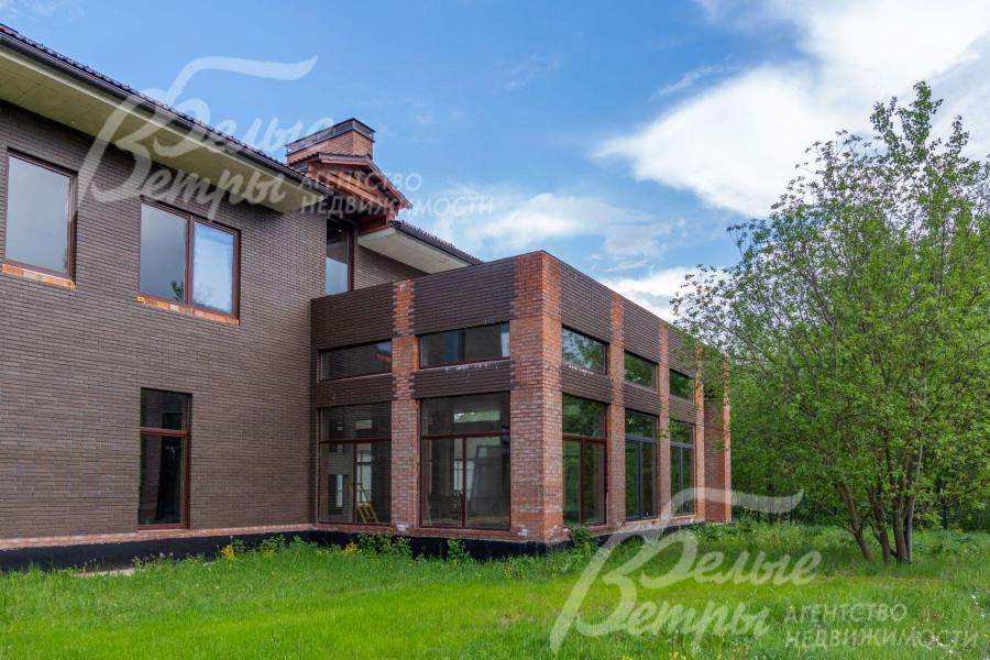 Крыло бассейна примыкает к дому