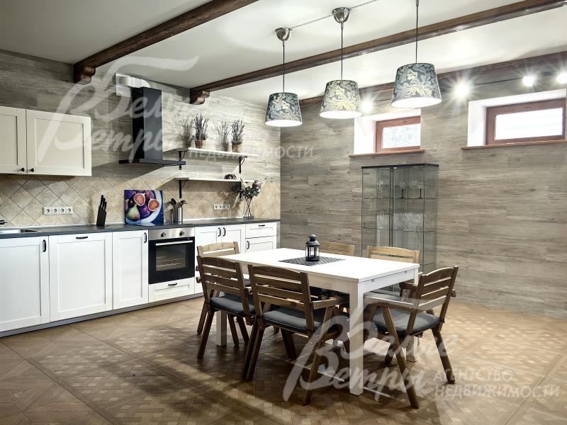 Деревянный дом 142.4 кв.м с мебелью в аренду в поселке Кленово