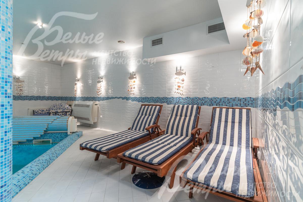 Зона отдыха в бассейне