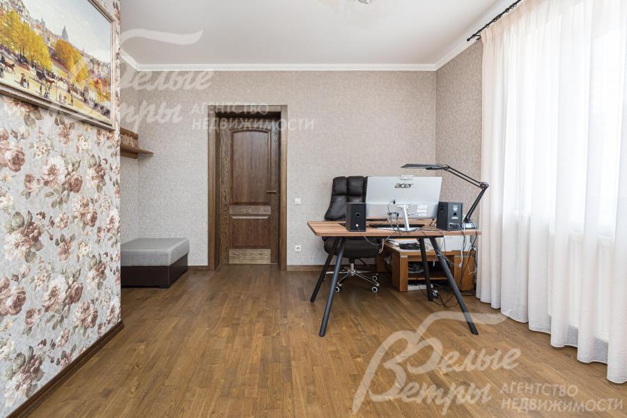 Рабочая зона в кабинете.