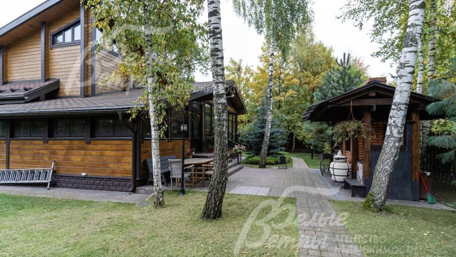 Парково-лесной участок со взрослыми дубами, берёзами