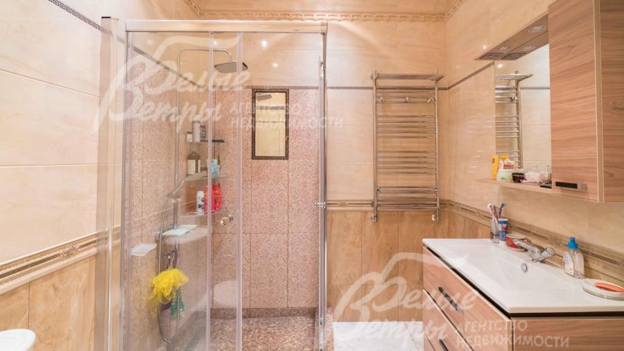 Санузел с душевой в одной из спален